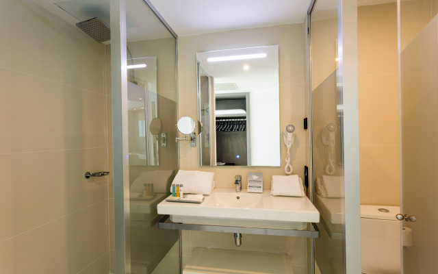 Sirenis Hotel Tres Carabelas & SPA