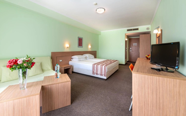 Jeravi Hotel