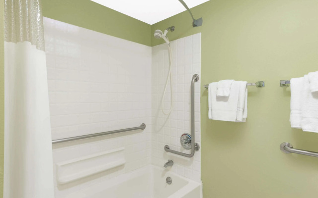 Ramada by Wyndham Vandalia