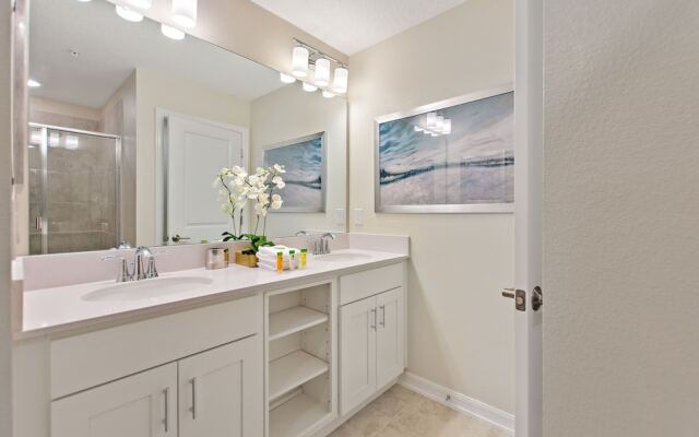 Decadent Penguin - Storey Lake by Shine Villas #704