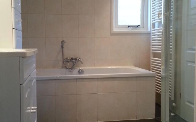 Tidy Holiday Home With Dishwasher