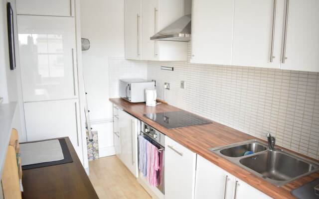 2 Bedroom Mayfair Apartment Near Hyde Park