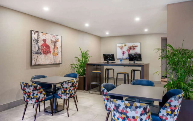 Wyndham Indianapolis Airport