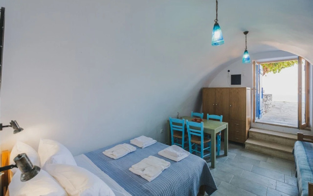 Karavos View - A Unique Artists' Hideaway Paradise