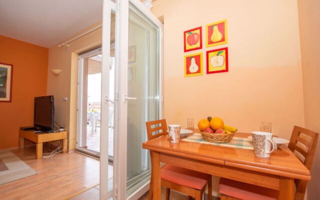 Apartment Dejan Makarska