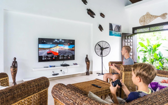 LUXURY PRIVATE VILLAS 400m2 WITH POOL NEAR LIO BEACH