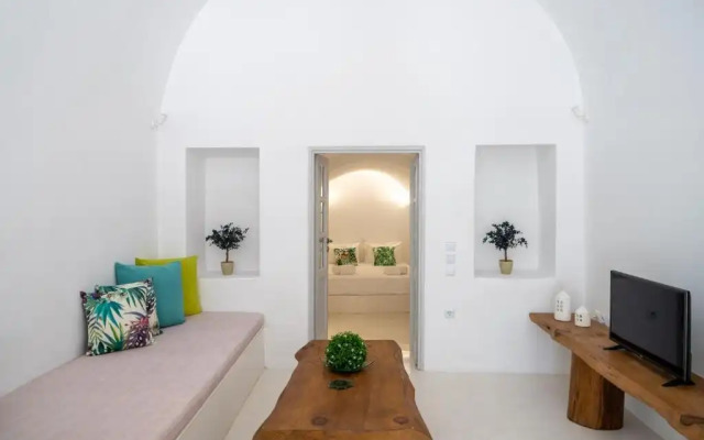 Karpimo & Fertimo Suites Santorini