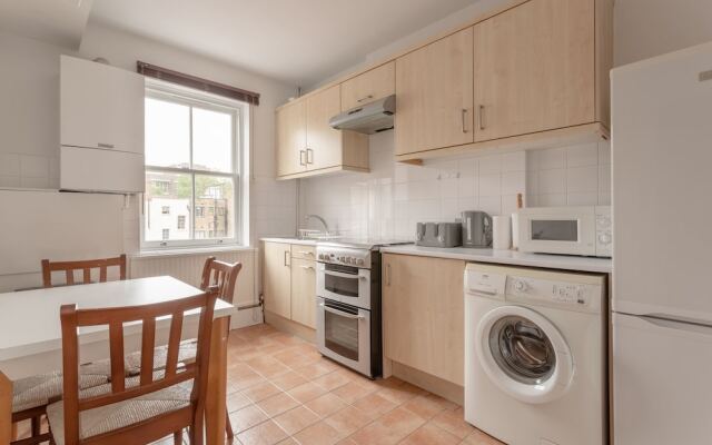 Spacious 3 Bedroom Flat in Covent Garden