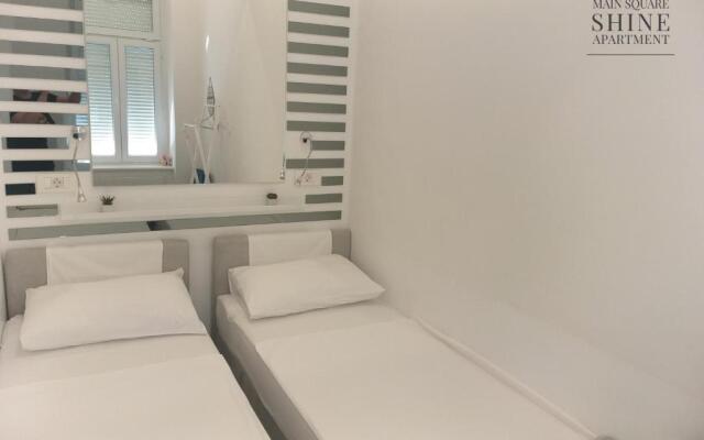 "Shine"Apartment-right on the Main Square 2BDR New Historic Property