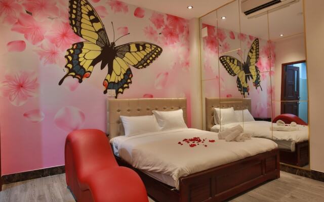 Lotus Hotel - The Cupid Room