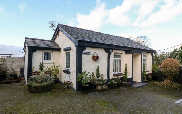 Ty Newydd Bach