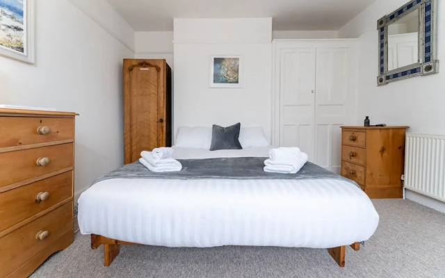 Host Stay Preston Park Apartment