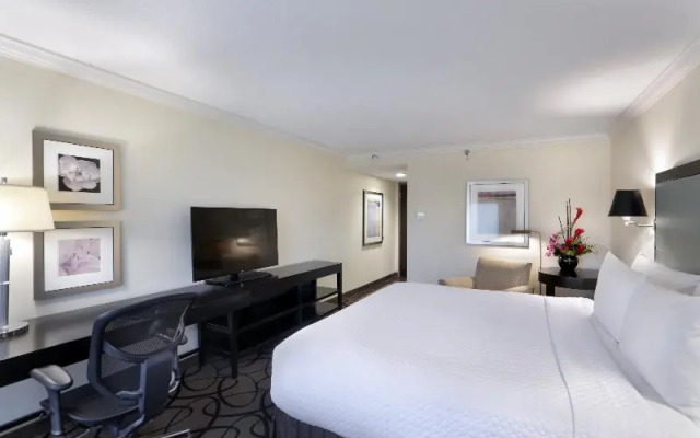 Crowne Plaza Boston Natick