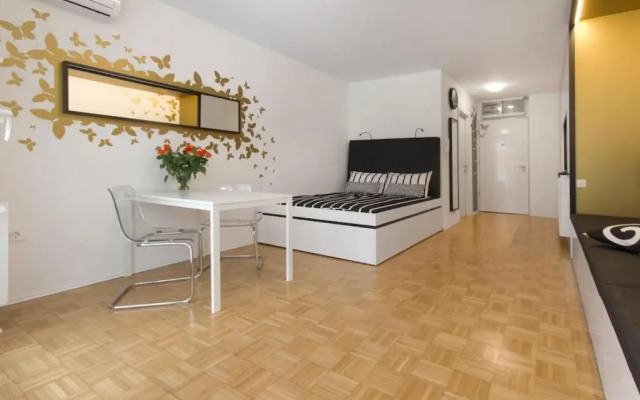 Gorgeous central flat with garage