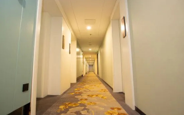 One Yearn Hotel (Zhengzhou CBD Convention and Exhibition Center)