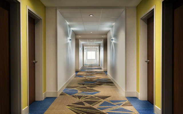 Holiday Inn Express & Suites-Cincinnati South - Wilder by IHG