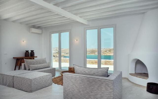 Private Villa Beachfront 30steps to Alemagou Beach