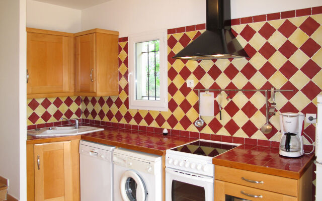 Holiday Home Le Puit des Oliviers 1 (LCD150)