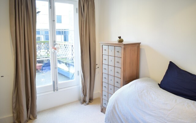 2 Bedroom Mayfair Apartment Near Hyde Park