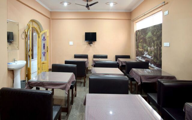 OYO 12202 Hotel Samar