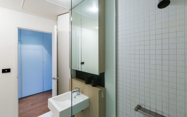 Cleo, 1BDR St Kilda Apartment