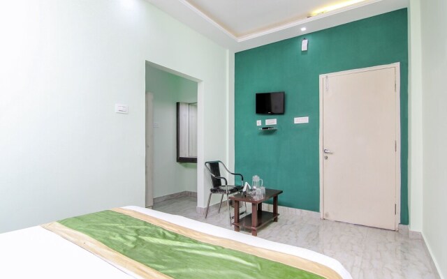 Fabhotel Deepak Palace