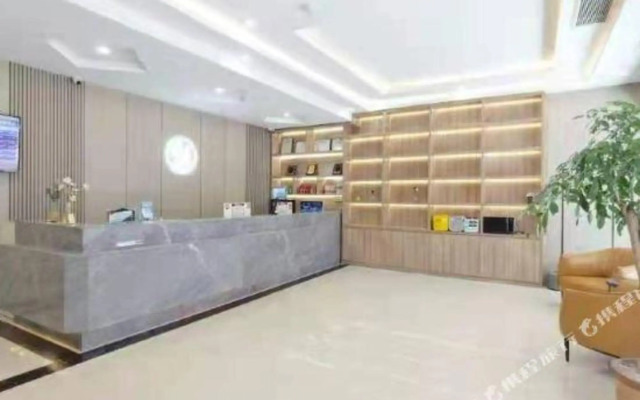 Qingman Light Luxury Hotel (Linping Qiosi Subway Station)