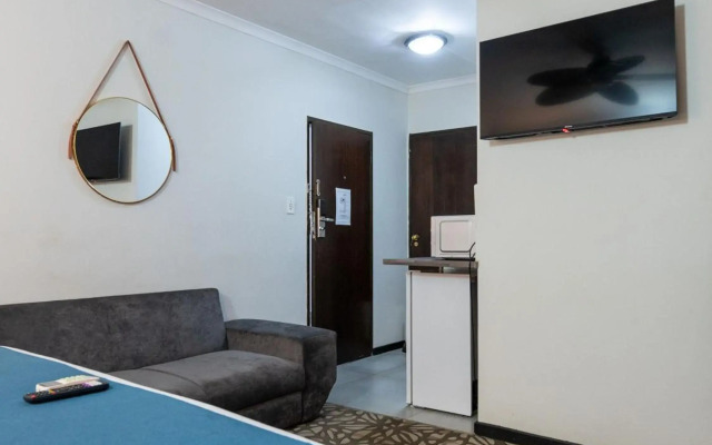 Отель ANEW Hotel & Convention Centre OR Tambo