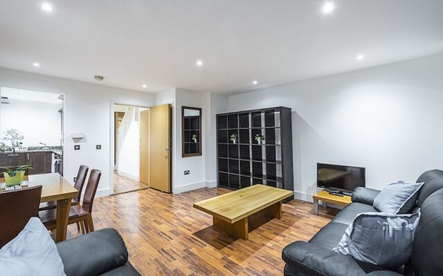 2 Bed Apartment Near Bow Road Station
