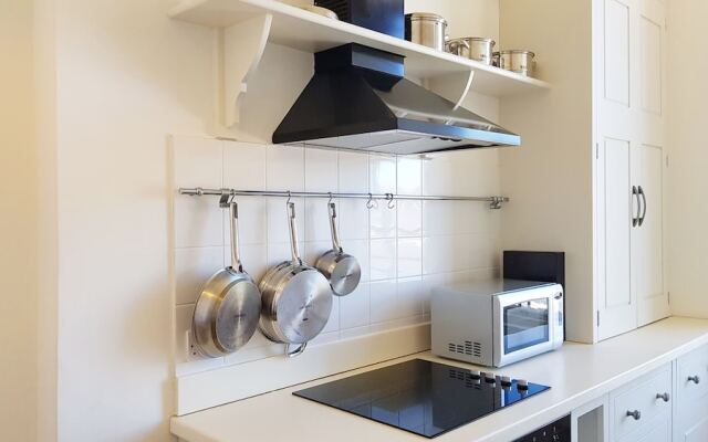 Classy Historic Edinburgh Apartment