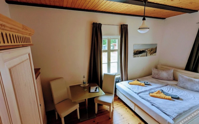 Hotel Lindequist Und Wald Hostel Sellin