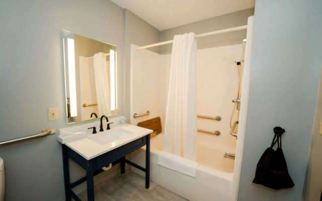 AmericInn by Wyndham Tomahawk