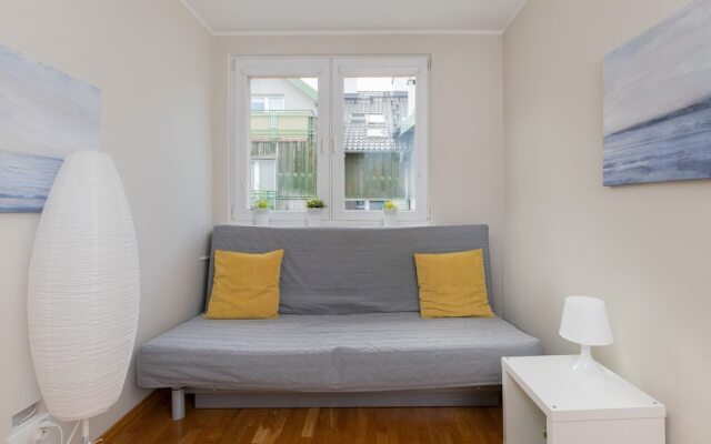 Malczewskiego Apartment by Renters