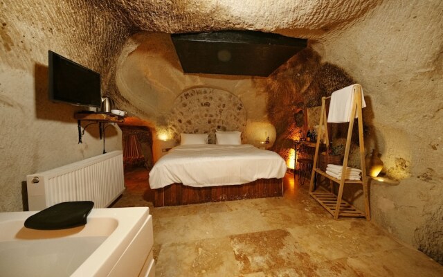 Crassula Cave Hotel