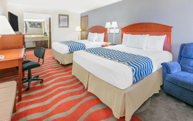 Travelodge Inn & Suites by Wyndham Norman
