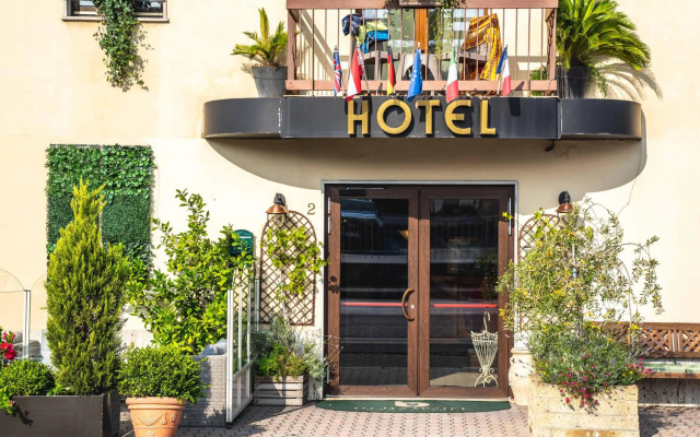 B City Hotel