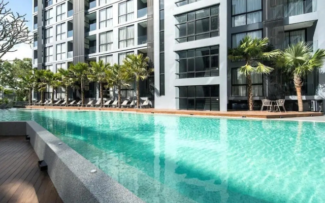 Infinity Sky Pool Walk to BeachC182