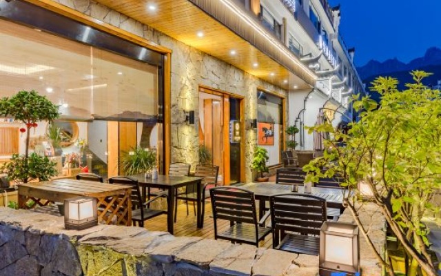 Lv xiang  yun fan – Outside – Chizhou