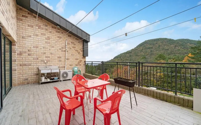 Jeju Gwaneumsa Ganeun gil Pension