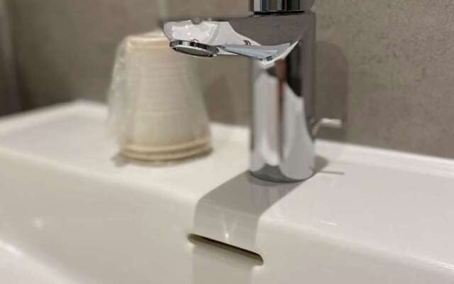 Kyriad Design Enzo Cannes-Écluse