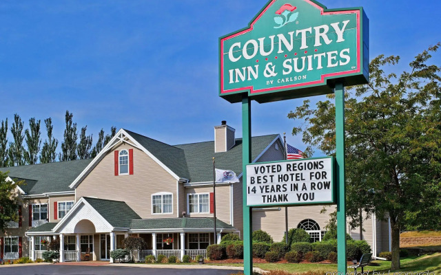 Country Inn & Suites by Radisson, Freeport, IL