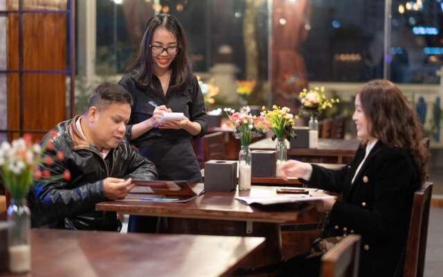 Bao Hung Hotel and Apartment