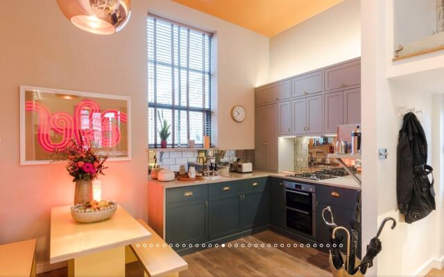 Neon Dream Playfull 2 bedroom