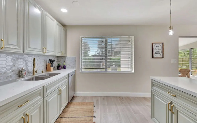 Pompano Beach Bungalow for 5!