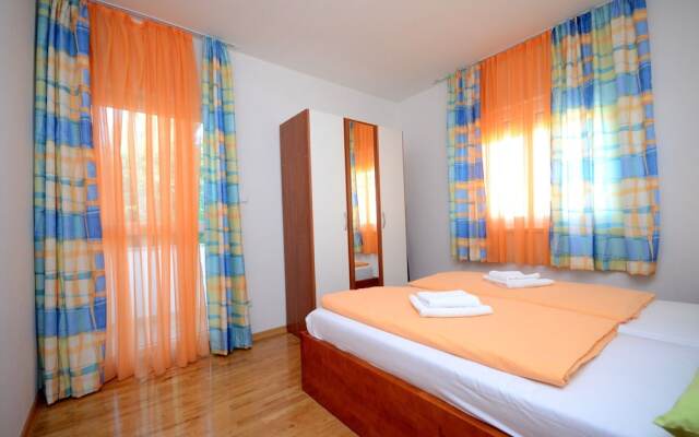 A2 - apt With 2 Balconies, 5 min Walking to Beach