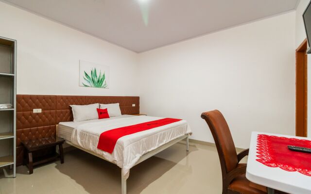 RedDoorz @ Aldos Villa Silangit