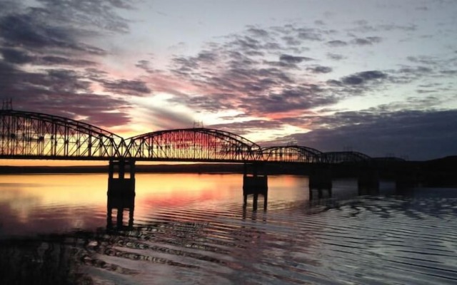 A Bridge View Inn