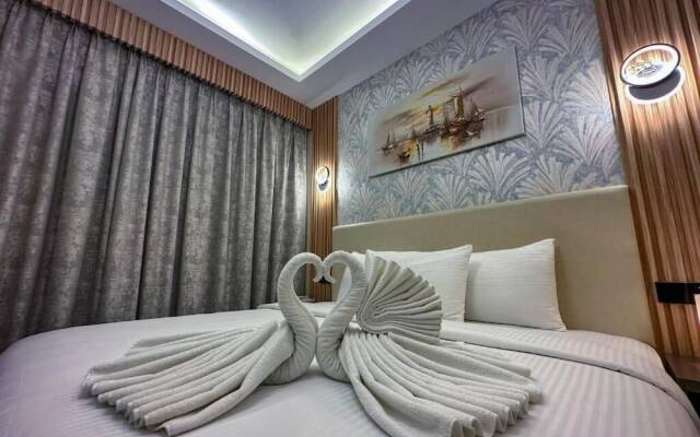 Gold Sky Avenue Hotel