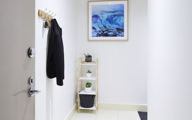 Apt Walking Distance to MCG & Epworth Hospital