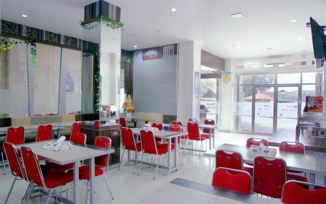 OYO 861 R Four Hotel